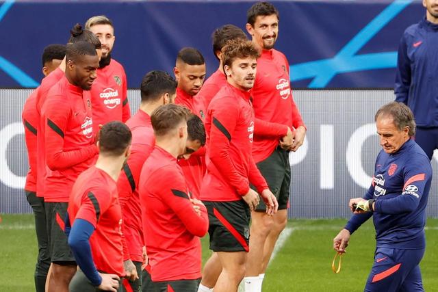 中国篮协官方:周琦加盟广东队 赵睿加盟新疆队